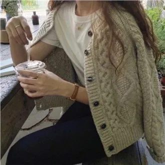 Áo khoác dệt kim xoắn ngắn